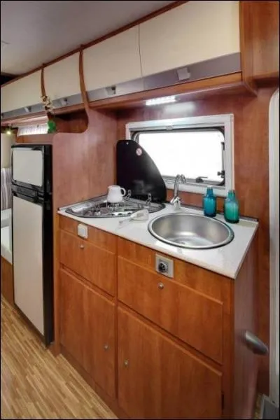 Quel est le prix moyen d'une semaine de location d'un camping-car en 2013 ?