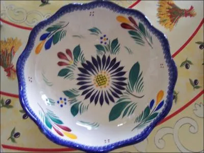 Assiette des faenceries de Quimper.