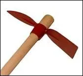 Comment s'appelle cette ouverture o l'on introduit le coin dans un outil pour en serrer le manche ?