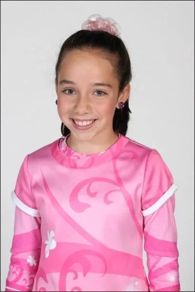 Quelle est cette grande fille ?