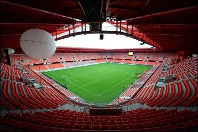 Comment est le maillot des joueurs du Valenciennes Football Club, qui voluent en Ligue 1 depuis 2006 ?