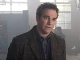 Comment s'appelle le pharmacien des habitantes ?