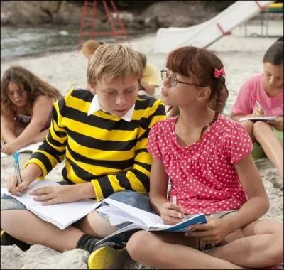 Dans le film les vacances de Ducobu, quel est le nom de l'animateur du club Mickey ?