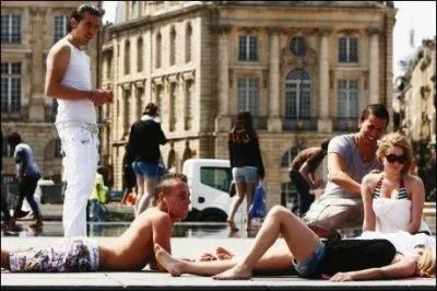 On peut dire que c'est au-dessous de lui que commence le bas de soi :