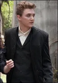 Je suis un grand gourmand; quand Lena et Ridley se sont disputs et que la table tournait je me gavais. Comment je me nomme ?