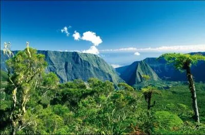 Je possde plusieurs dpartements situs hors de l'europe (2 en Afrique et 3 en Amrique).