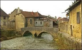 Quel dpartement Franc-Comtois est arros par la Cuisance en sachant qu'elle traverse la ville d'Arbois ?