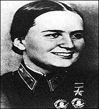 Marina Raskova fut une figure sovitique pendant la Seconde Guerre mondiale. Fondatrice de 3 rgiments fminins durant la guerre face  l'Allemagne. Dans quel domaine militaire s'illustra-t-elle ?