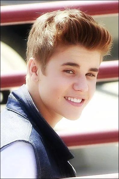 A part l'anglais quelle langue parle-t-il ?