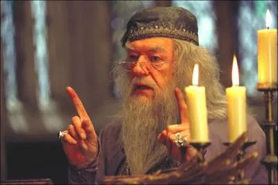 Comment se nommait le directeur de Poudlard qui a prcd Albus Dumbledore ?