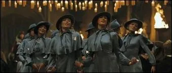 Dans le livre  Harry Potter et la coupe de feu , Beaubtons est dcrit comme une cole...