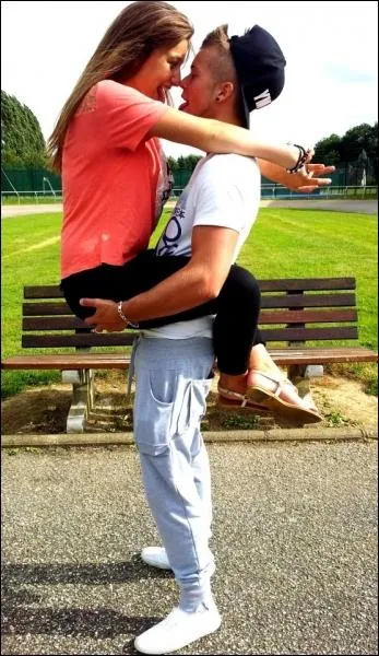 Comment s'appelle sa copine ?