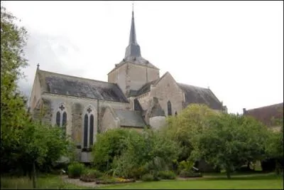 Je suis une commune de la Sarthe situe sur le chemin de Mont-Saint-Michel, je dois ma rputation  mon prieur bti en 1239, qui suis-je ?