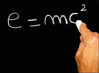 Mes dcouvertes ont rvolutionn la physique notamment avec l'quation E=mc2. Qui suis-je ?