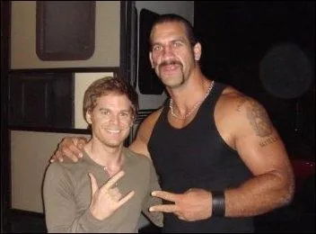 Quels animaux Dexter place-t-il dans la voiture de Little Chino pour le faire sortir ?