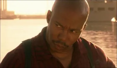 Quelles sont les 4 identits de Doakes dlivres par le ministre de la dfense durant les oprations aux forces spciales ?