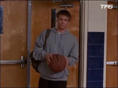 Comment l'entraneur de l'quipe de basketball se rend-t-il compte du talent de Lucas ?