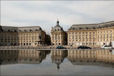 Pour commencer, donnons-nous rendez-vous dans la ville préfecture de la Gironde ?