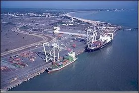 Continuons notre visite de la pointe de Grave. Cette commune marque l'entrée dans l'estuaire de la Gironde, à l'endroit où celle-ci rejoint l'océan.