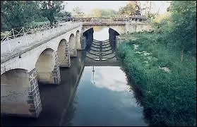 Le fleuve Libron est un affluent ?