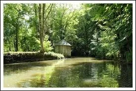L'Erne, rivire du dpartement de la Mayenne, est un affluent ...