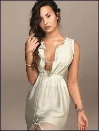 Dans quelle srie tourne cette artiste ?