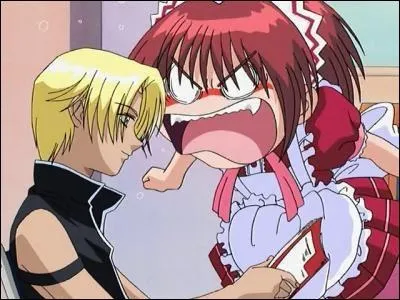 Pourquoi cette serveuse crie-t-elle sur son patron ?