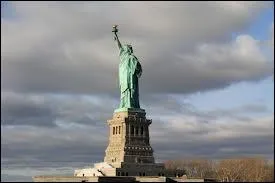 En quelle anne la Statue de la Libert fut-elle inaugure, en prsence du Prsident des Etats-Unis ?