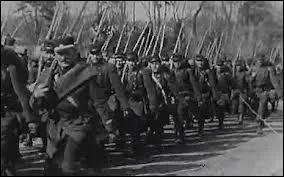 Qui a crit les paroles :   Demain du sang noir schera au grand soleil sur les routes, chantez compagnons, dans la nuit la libert nous coute  ?