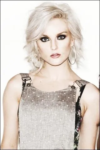 Qui est-elle ? De quelle groupe de musique Fait-elle partie ?