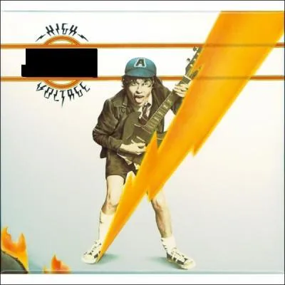 Quel groupe a sorti l'album studio  High Voltage  ?