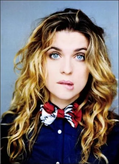 Cette Ccile vient d'une famille de comdiens franais clbre. Laquelle ?