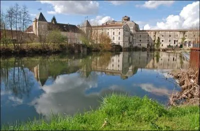 Dans quel dpartement se trouve la ville de Coutras ?