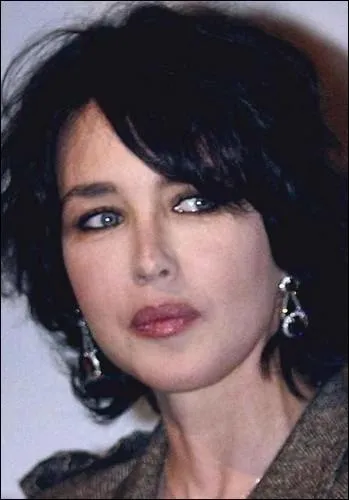 Quelle personnalit Isabelle Adjani devait-elle interprter dans le film ralis par A. Ferrara portant sur DSK, avant de finalement refuser le rle ?