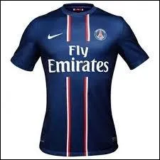 Quel club porte ce maillot  domicile ?