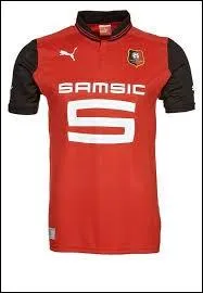 Quel club porte ce maillot  domicile ?