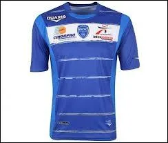 Quel club porte ce maillot  domicile ?