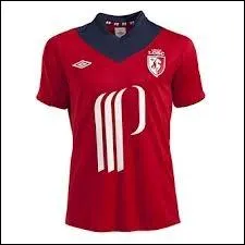 Quel club porte ce maillot  domicile ?