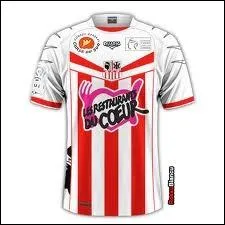 Quel club porte ce maillot  domicile ?