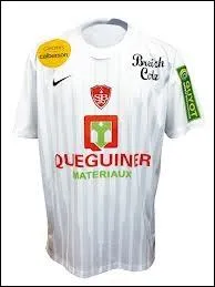 Quel club porte ce maillot  domicile ?