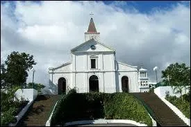 Nous nous rendons dans la commune des Trois-Bassins o les habitants se nomment les ...