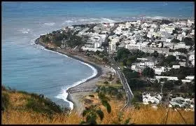 Nous allons  Saint-Denis, prfecture de la Runion, o les habitants se nomment les ...