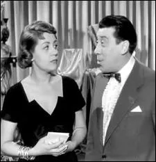 L'une de ses nombreuses pouses (au cinma) dans  Le couturier de ces dames  film de Jean Boyer ... .