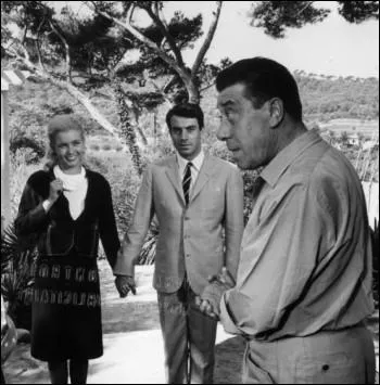 En 1964, cette jeune actrice est  Marie , la fiance du fils de Fernandel dans  L'Age ingrat  ... .