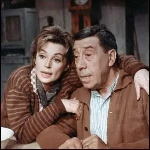 Qui incarnait l'pouse de Fernandel, paysan jurassien dans  Le voyage du pre , film tir d'un roman de Bernard Clavel ?