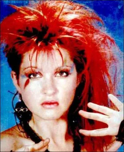 La chanson de Cyndi Lauper  Girls just want to have fun  a t reprise par Eve et Shaggy.