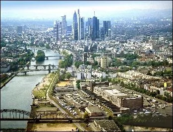 Afin de les saluer comme il se doit, et mme pour faire plaisir aux amis de Strasbourg (question N1), que ne leur amneriez-vous pas ?