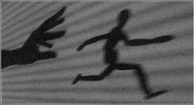 Il se taille ce soir avec l'oseille de ta came qu'il a fourgu et t'as le bonjour pour revoir tes trois cents sacs.