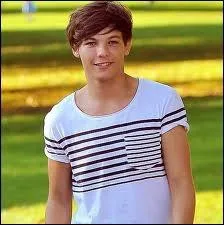 Louis Tomlinson porte une perruque.