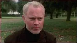 Quand Edie se marie (saison 5), que devient son nom de famille ?